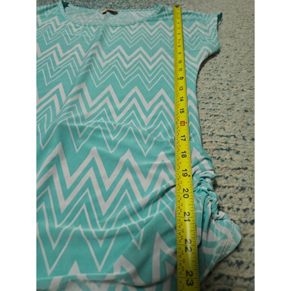 Free Kisses Women's Size L Top Blue White Chevron Cap Sleeve (F) - Picture 3 of 5